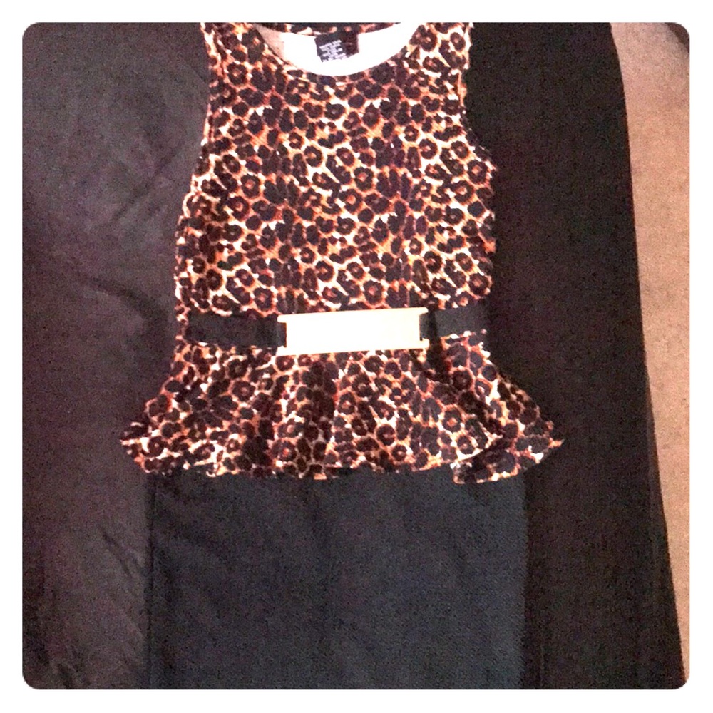Sleeveless leopard dress